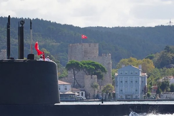 Donanmada gövde gösterisi! Saat 09:40'da peş peşe boğazdan geçtiler